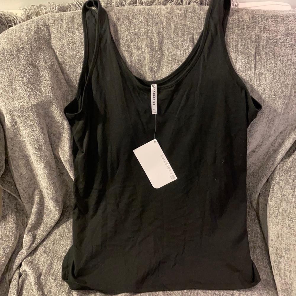 Basic black tank size: XL